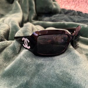 Chanel authentic vintage sunglasses black with pearl inlay CC
